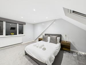 Refurbished 4-Bed, Open-Plan Living, Sleeps 10