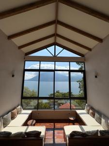 Luxury Lakefront Retreat at Casa Floresta