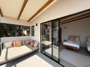 Luxury Lakefront Retreat at Casa Floresta