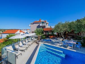 Holiday Home Strandnahes Ferienhaus mit Garten in Ražanj by Interhome