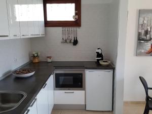 Apartment Wohnung mit Aussicht auf Meer und Klippen by Interhome