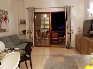 Apartment Wohnung mit Aussicht auf Meer und Klippen by Interhome