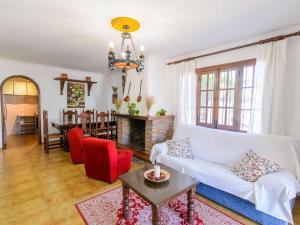 Holiday Home Patio de los Naranjos Haus mit Terrasse und Schwimmbad by Interhome