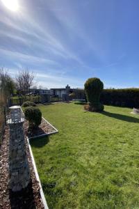 Holiday Home Freistehendes Ferienhaus in Tossens mit Terrasse by Interhome