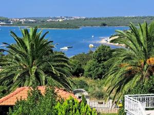 Apartment Apartment mit drei Schlafzimmern und Meerblick by Interhome