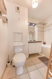 Appartement 39m2 - Free Parking - Rer C - Métro 13-14 - Ascenseur - Easy Check in -