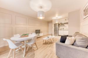 Appartement 39m2 - Free Parking - Rer C - Métro 13-14 - Ascenseur - Easy Check in -