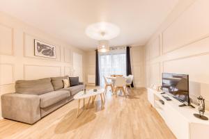 Appartement 39m2 - Free Parking - Rer C - Métro 13-14 - Ascenseur - Easy Check in -