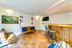 2 Mi to Beaches! Spacious Family Gem in Siesta Key