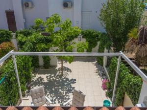 Holiday Home mit Blick auf das Wasser by Interhome