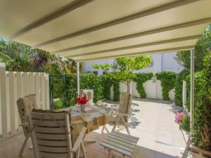 Holiday Home mit Blick auf das Wasser by Interhome