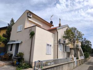 Holiday Home für 3 Personen - 1 Kind ca- 68 m² in Žaboric- Dalmatien - Gespanschaft Sib by Interhome