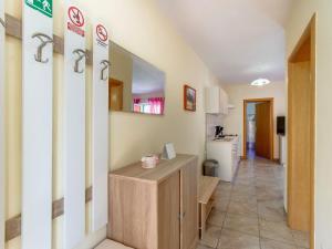 Apartment Appartement Casper mit Terrasse- Garten und Grill by Interhome