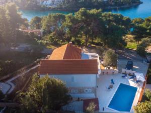 Holiday Home Haus in Splitska mit kostenlosem Parkplatz by Interhome