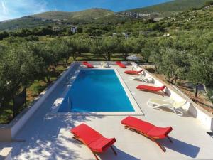 Holiday Home Villa Rimac in Kastel Stafilic mit Garten- Grill by Interhome