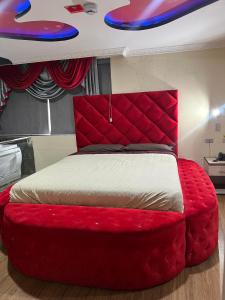 Hostal Los Alpes Comité Del Pueblo