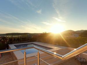 Holiday Home Modernes Ferienhaus mit eigenem Pool und Meerblick by Interhome
