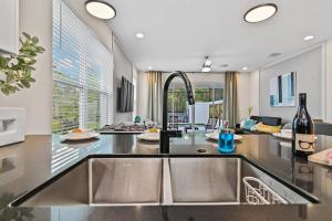 Look Out over Nature - Unique FRESH Corner Home