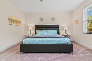 Look Out over Nature - Unique FRESH Corner Home