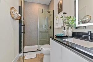 Look Out over Nature - Unique FRESH Corner Home