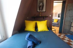 APPARTEMENT CHALEUREUX ARTISTIQUE QUARTIER GARE DU NORD - GARE DE LEST et GRANDS BOULEVARDS