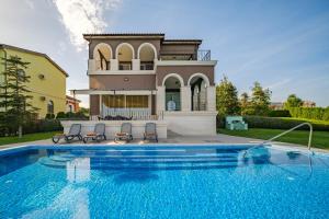Villas at Lighthouse Golf by Parnas Estate