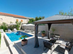 Holiday Home Villa Martin - Rückzugsort auf dem Land mit Pool by Interhome