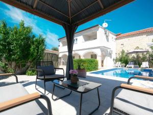 Holiday Home Villa Martin - Rückzugsort auf dem Land mit Pool by Interhome