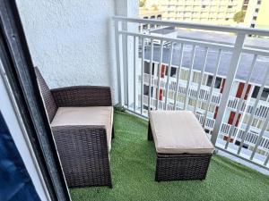 Oceanview Condo w Balcony & Kitchen Sleeps 4