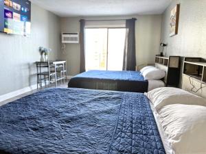 Oceanview Condo w Balcony & Kitchen Sleeps 4