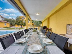 Holiday Home Charmante Familienvilla für 14 Personen in der Nähe von Porec by Interhome