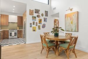 Newly Remodeled OB Beach house walk toParking