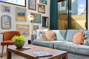 Newly Remodeled OB Beach house walk toParking