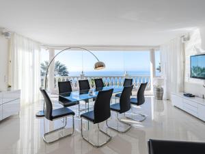 Holiday Home Luxusvilla mit fantastischem Meerblick by Interhome