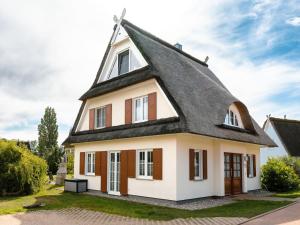 Holiday Home Strandnahes Reethaus Elefant mit Außenwhirlpool by Interhome