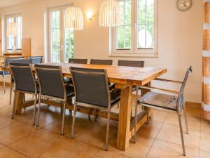 Holiday Home Strandnahes Reethaus Elefant mit Außenwhirlpool by Interhome