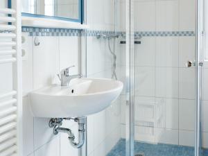Holiday Home Strandnahes Reethaus Elefant mit Außenwhirlpool by Interhome