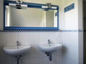 Holiday Home Strandnahes Reethaus Elefant mit Außenwhirlpool by Interhome