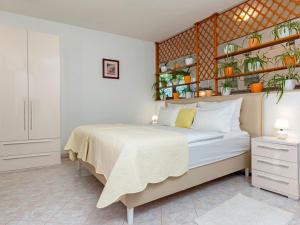 Apartment Studio Oliva by Interhome