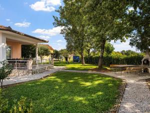 Holiday Home mit Blick auf das Wasser by Interhome