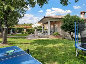 Holiday Home mit Blick auf das Wasser by Interhome