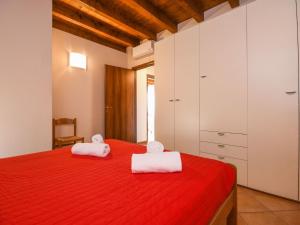 Apartment Wohnung in Moniga Del Garda mit Seeblick by Interhome