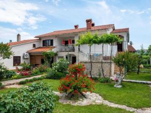 Apartment Vinez by Interhome