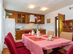 Apartment Vinez by Interhome