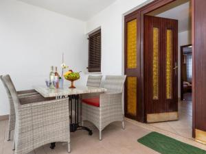 Apartment Vinez by Interhome