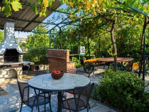 Apartment attraktive Wohnung mit privatem Pool by Interhome