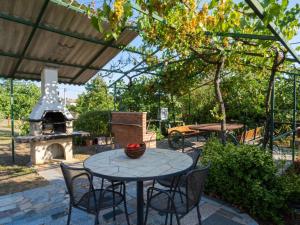 Apartment attraktive Wohnung mit privatem Pool by Interhome