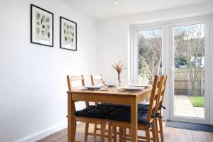 3 Bedroom Spacious Oxford Home with Free Parking near JR Hospital by Spencer and Jackson Short Lets & Serviced Accommodation