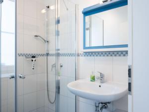 Holiday Home Reethaus Schwan mit großem Grundstück by Interhome