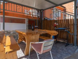 Apartment Haus Orange - Familienfreundliche Lage mit Pool by Interhome